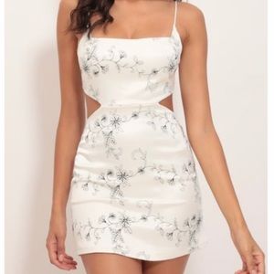 White bodycon dress